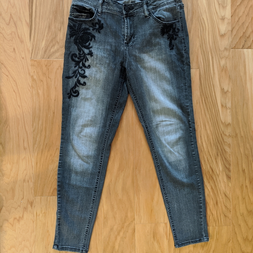 Kensie Jeans, gray jean, black embroidery, washout
